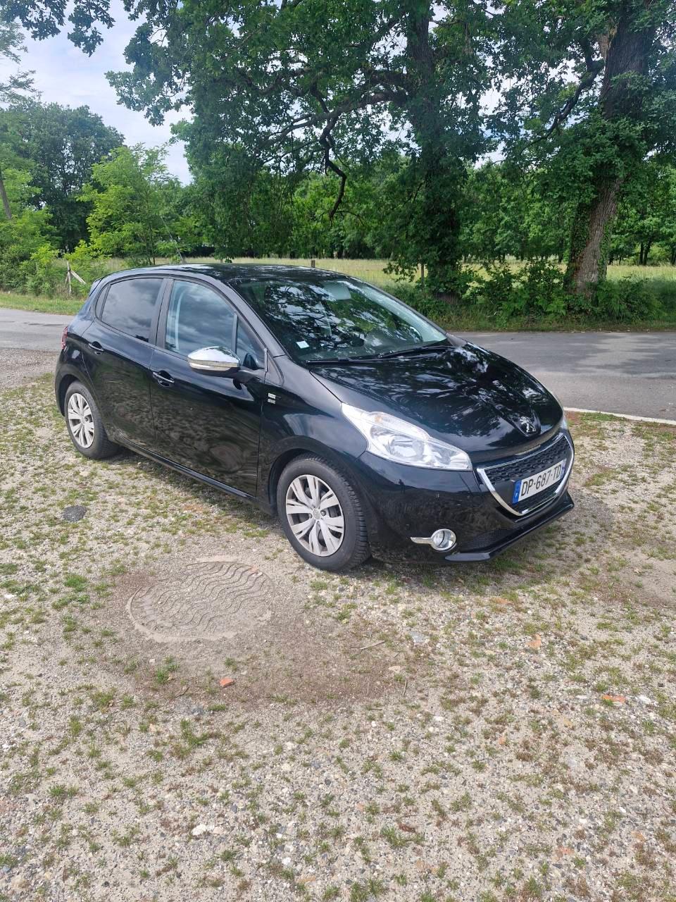 Peugeot 208 2015 à Le Teich