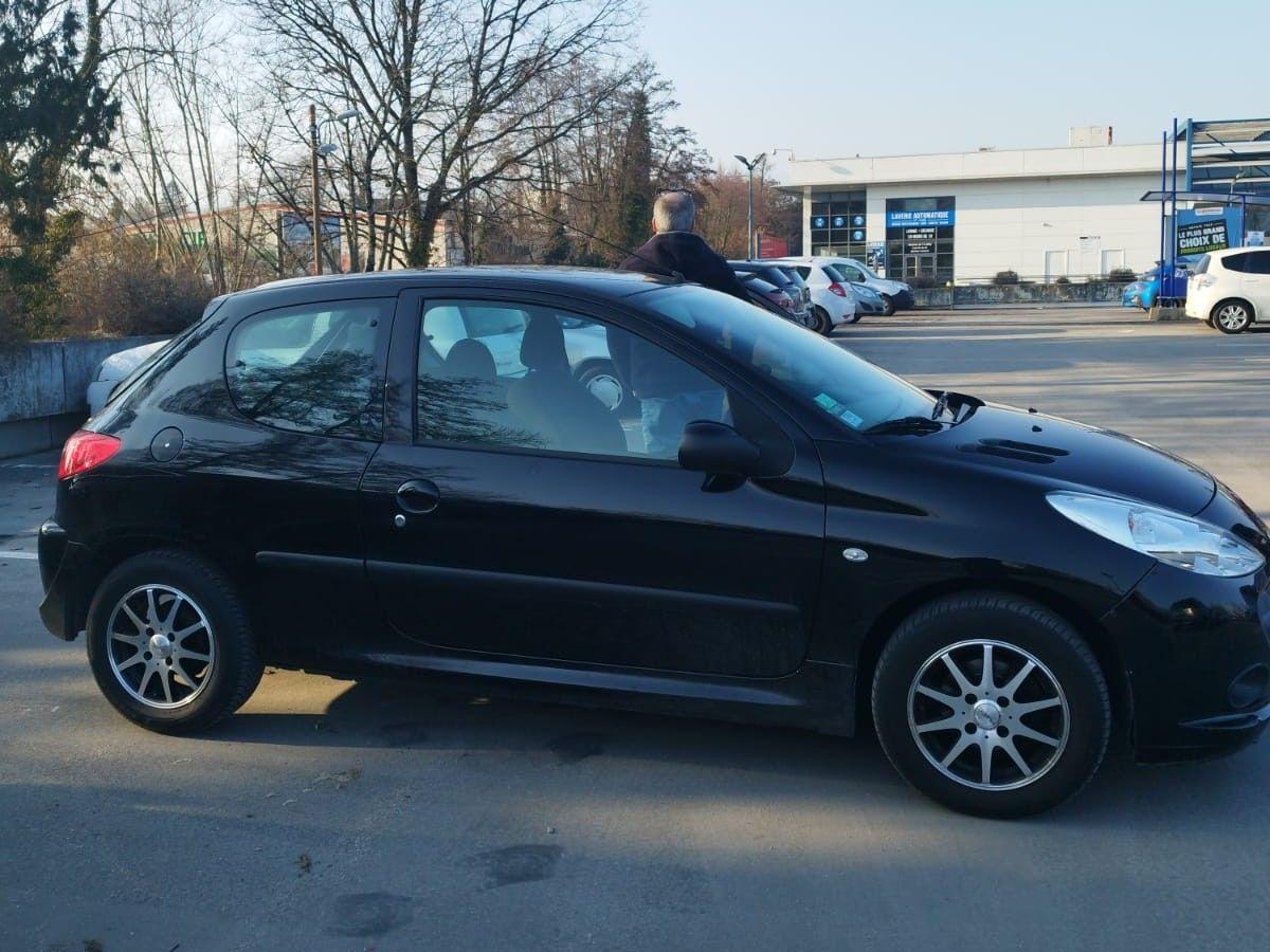 Peugeot 206+ 2011 à Ferney-Voltaire