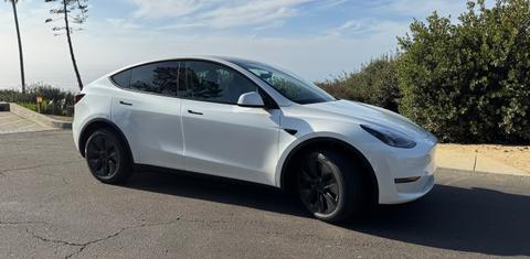 Tesla Model Y 2025
