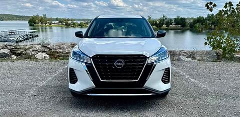 Nissan Kicks Play 2025