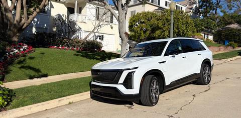 Cadillac VISTIQ 2026