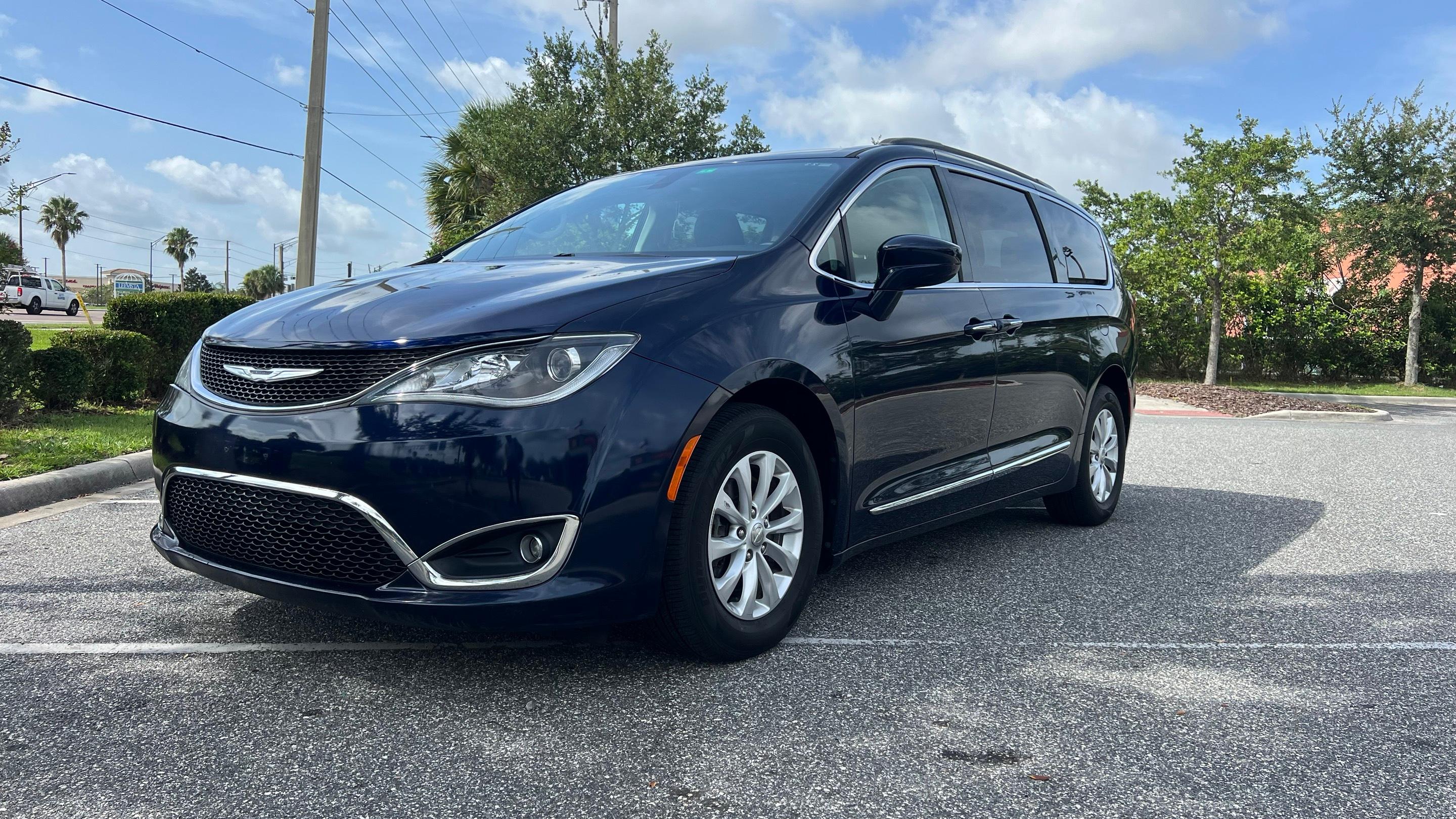 Chrysler Pacifica 2017 in 
