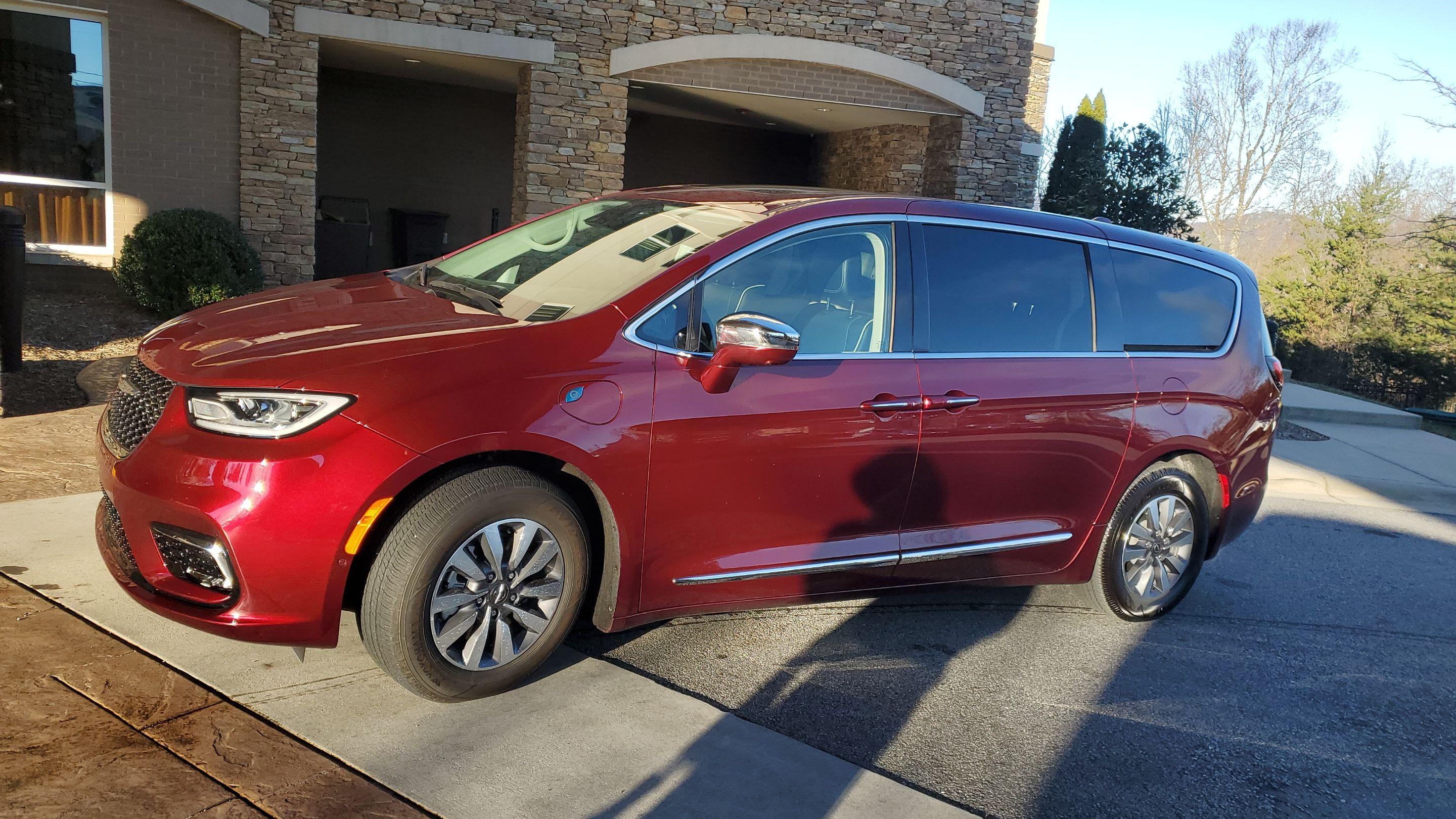 Chrysler Pacifica 2022 in Weaverville, NC