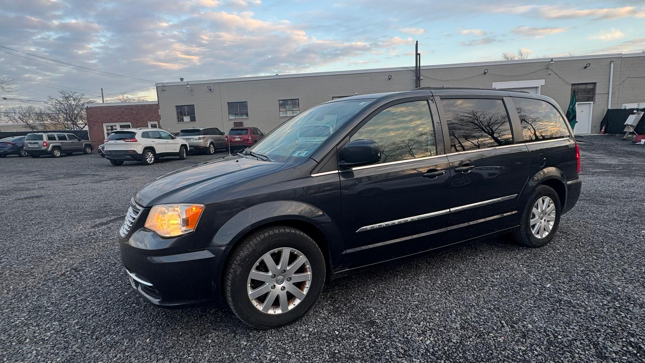 Chrysler Town & Country 2014 in Philadelphia, PA