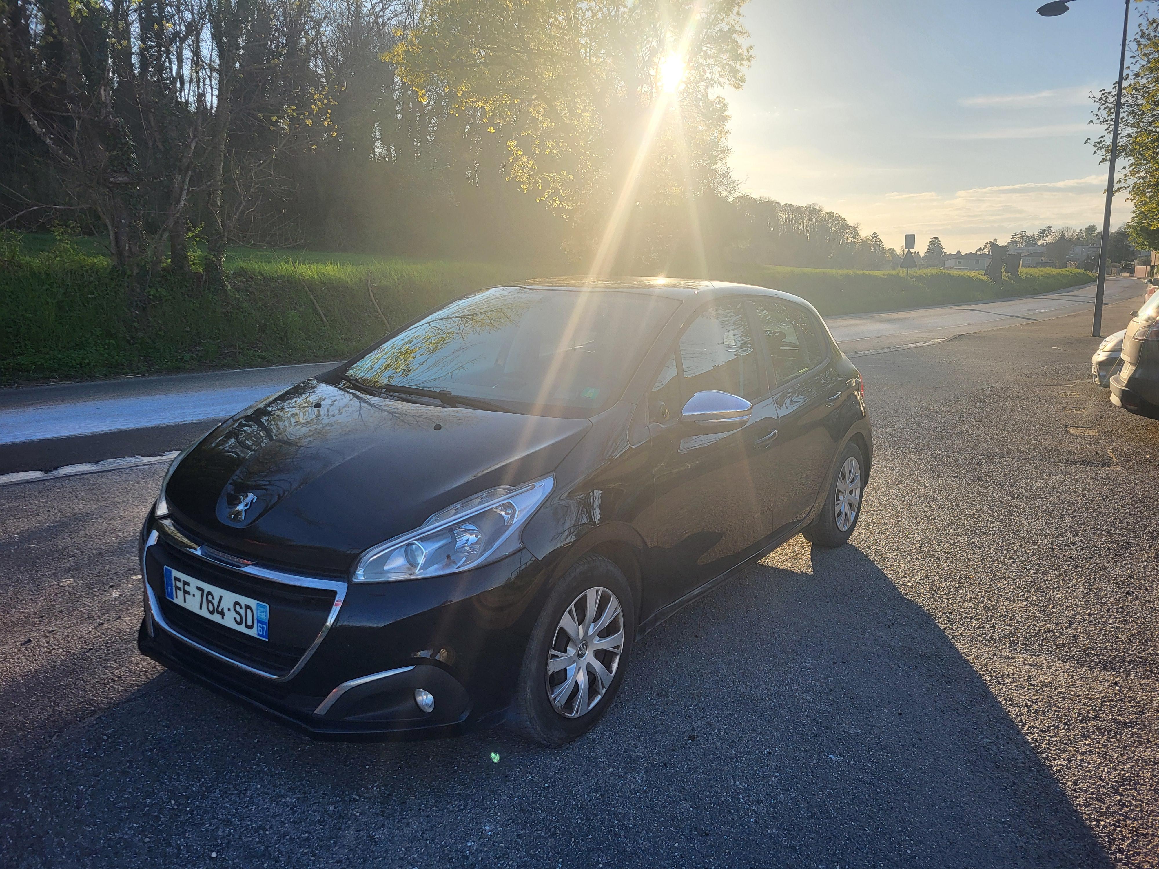 Peugeot 208 2017 à Meyzieu