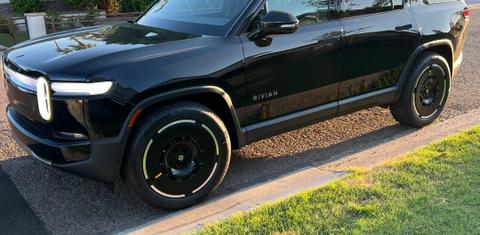 Rivian R1S 2025