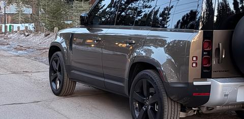 Land Rover Defender 2024