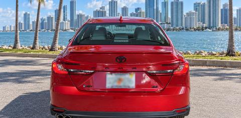 Toyota Camry Hybrid 2026