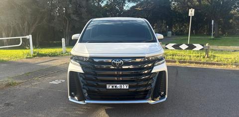 Toyota GRANVIA 2025
