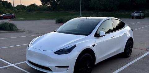 Tesla Model Y 2024