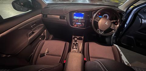 Mitsubishi OUTLANDER 2016