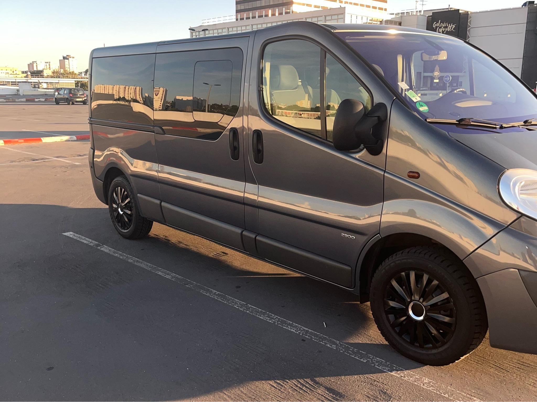Opel VIVARO 2011 à Paris