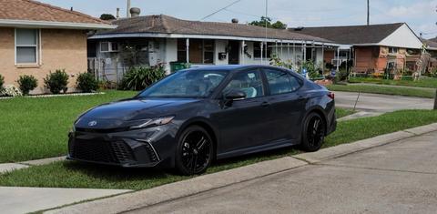Toyota Camry Hybrid 2026