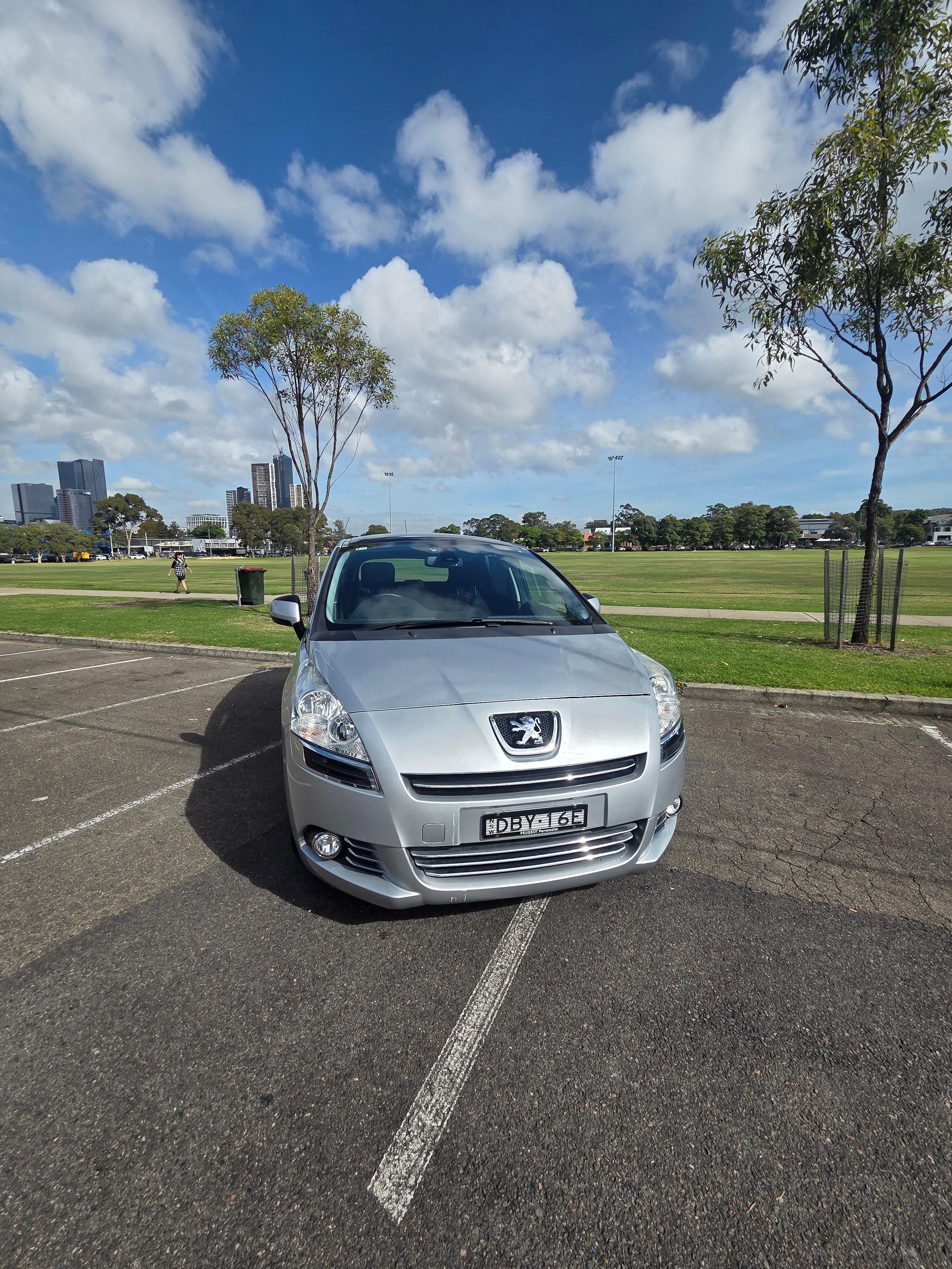 Peugeot 5008 2015 in Parramatta