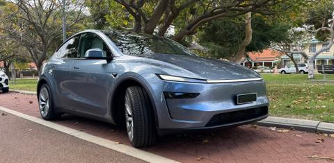 Tesla MODEL Y 2025
