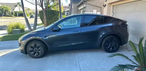 Tesla Model Y 2025