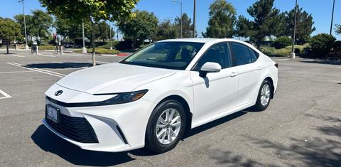 Toyota Camry Hybrid 2026
