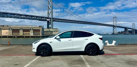 Tesla Model Y 2024