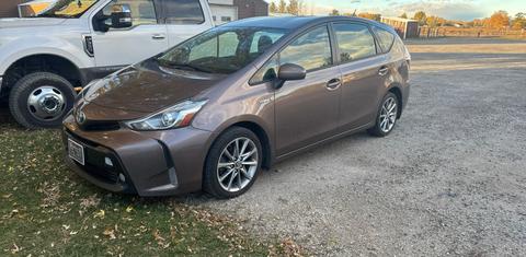 Toyota Prius v 2016