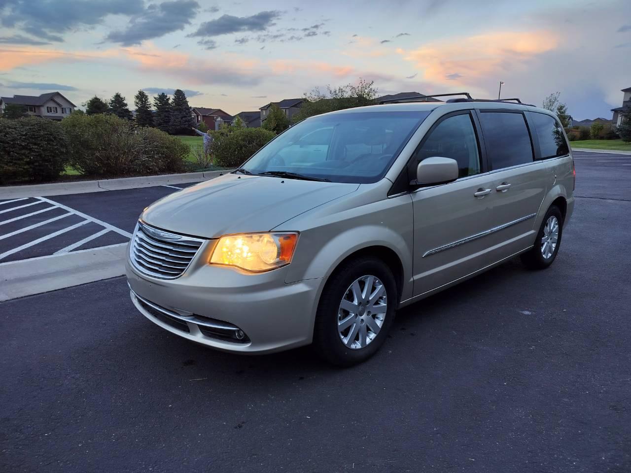 Chrysler Town & Country 2015 in Aurora, CO