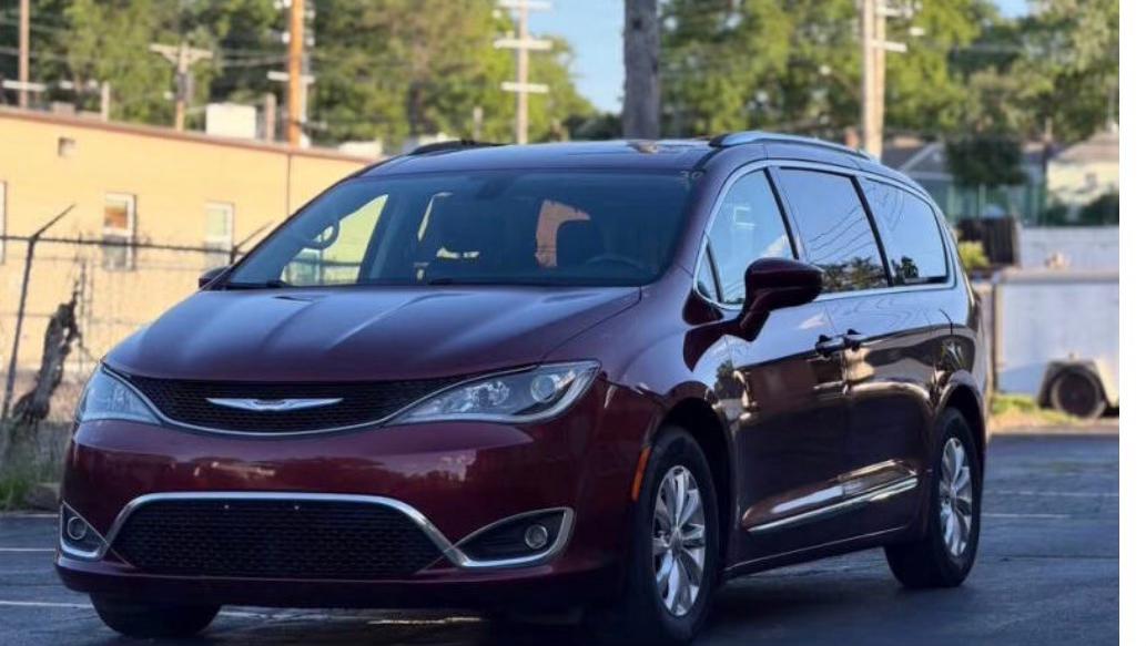 Chrysler Pacifica 2018 in Smithville, MO