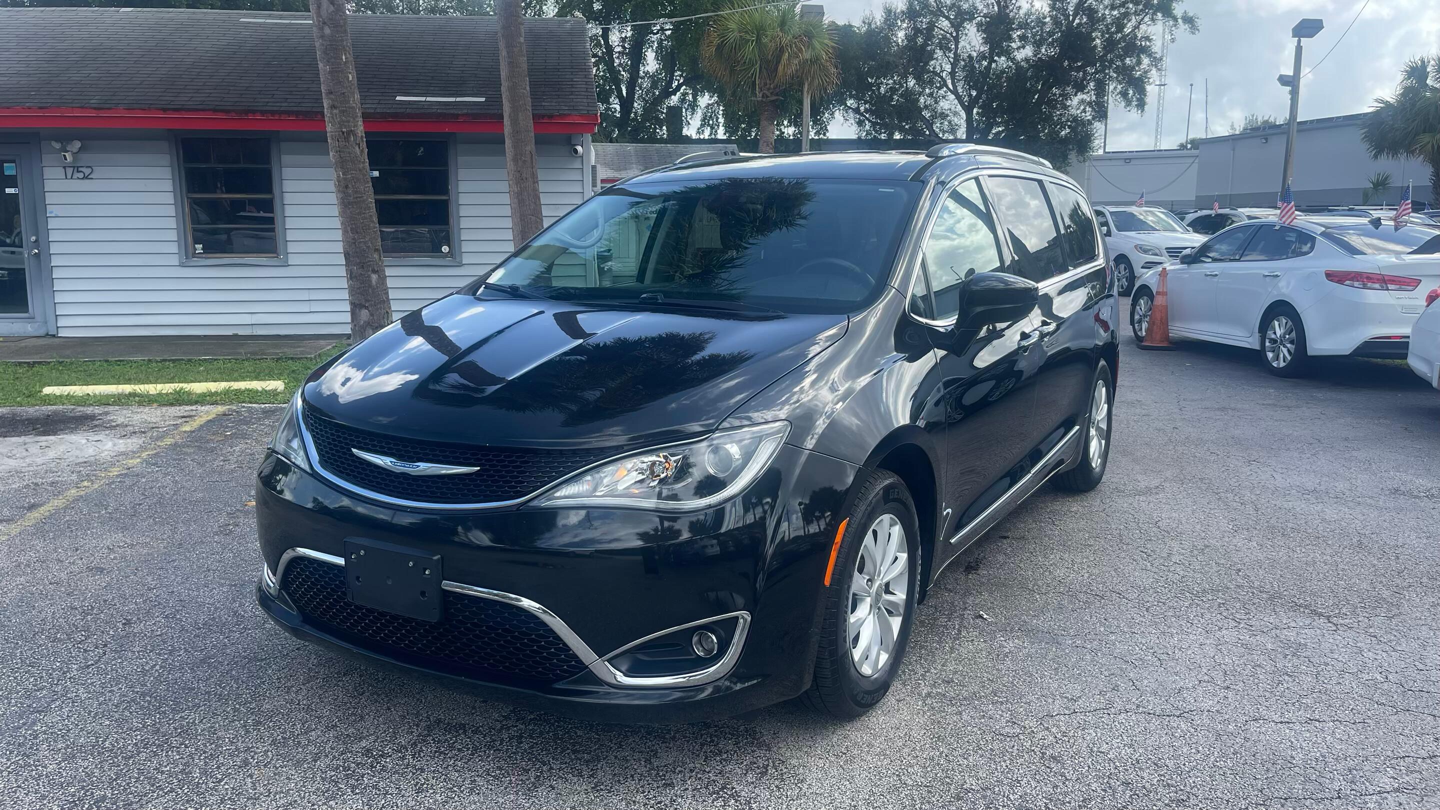 Chrysler Pacifica 2018 in 