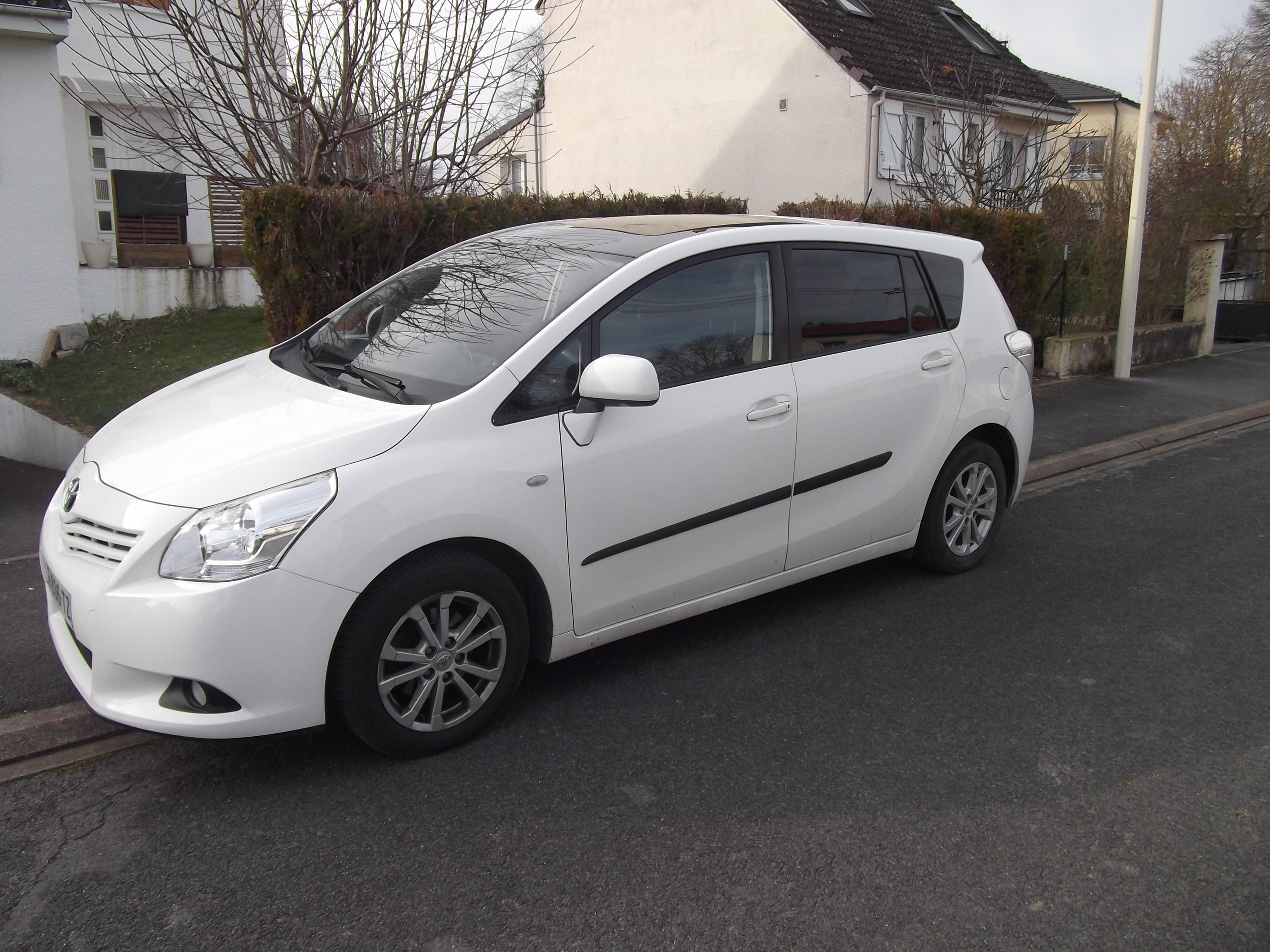 Toyota VERSO 2016 à Châlons-en-Champagne