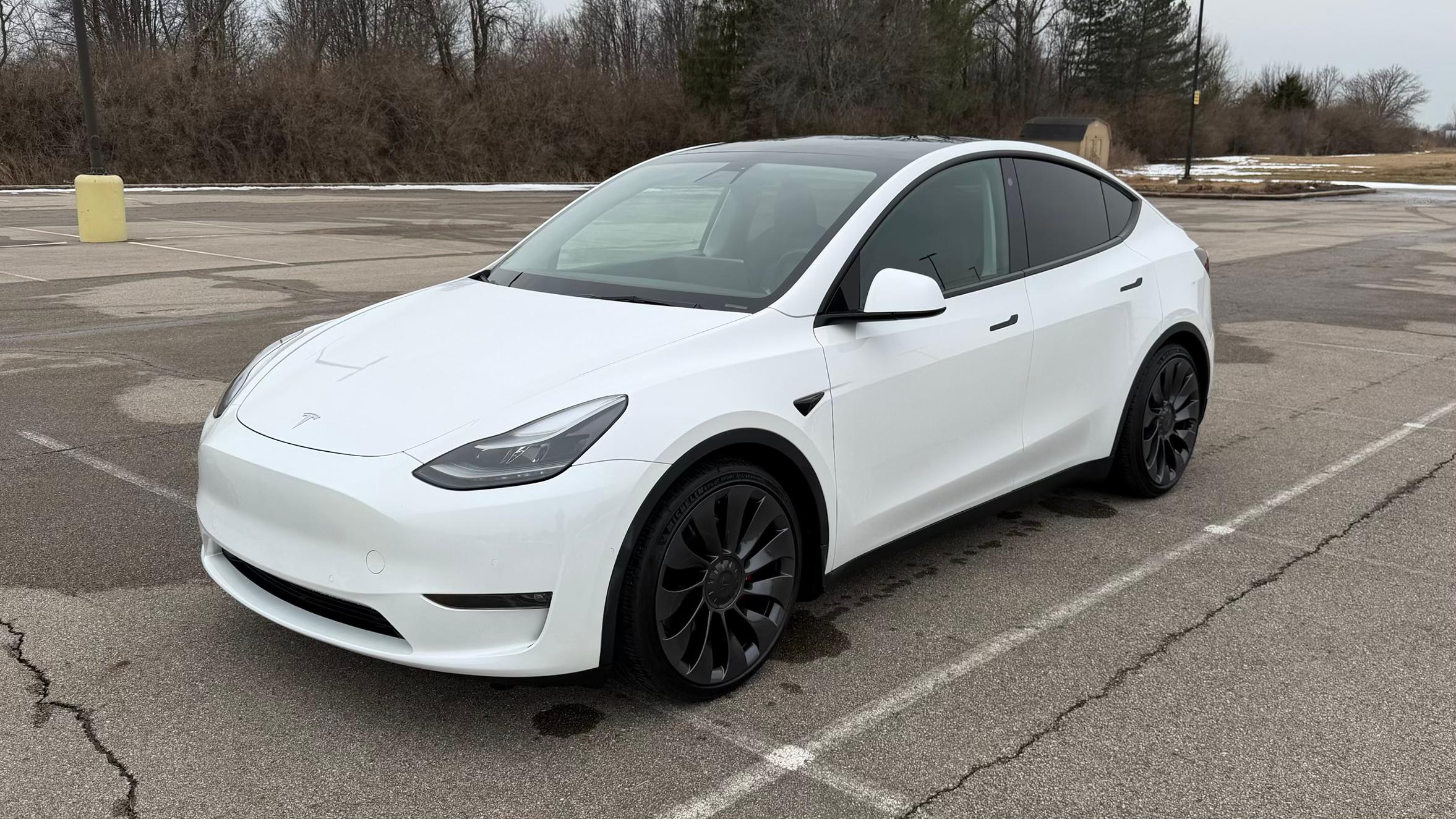 Tesla Model Y 2022 in Fishers, IN