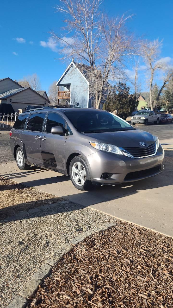 Toyota Sienna 2017 in Colorado Springs, CO