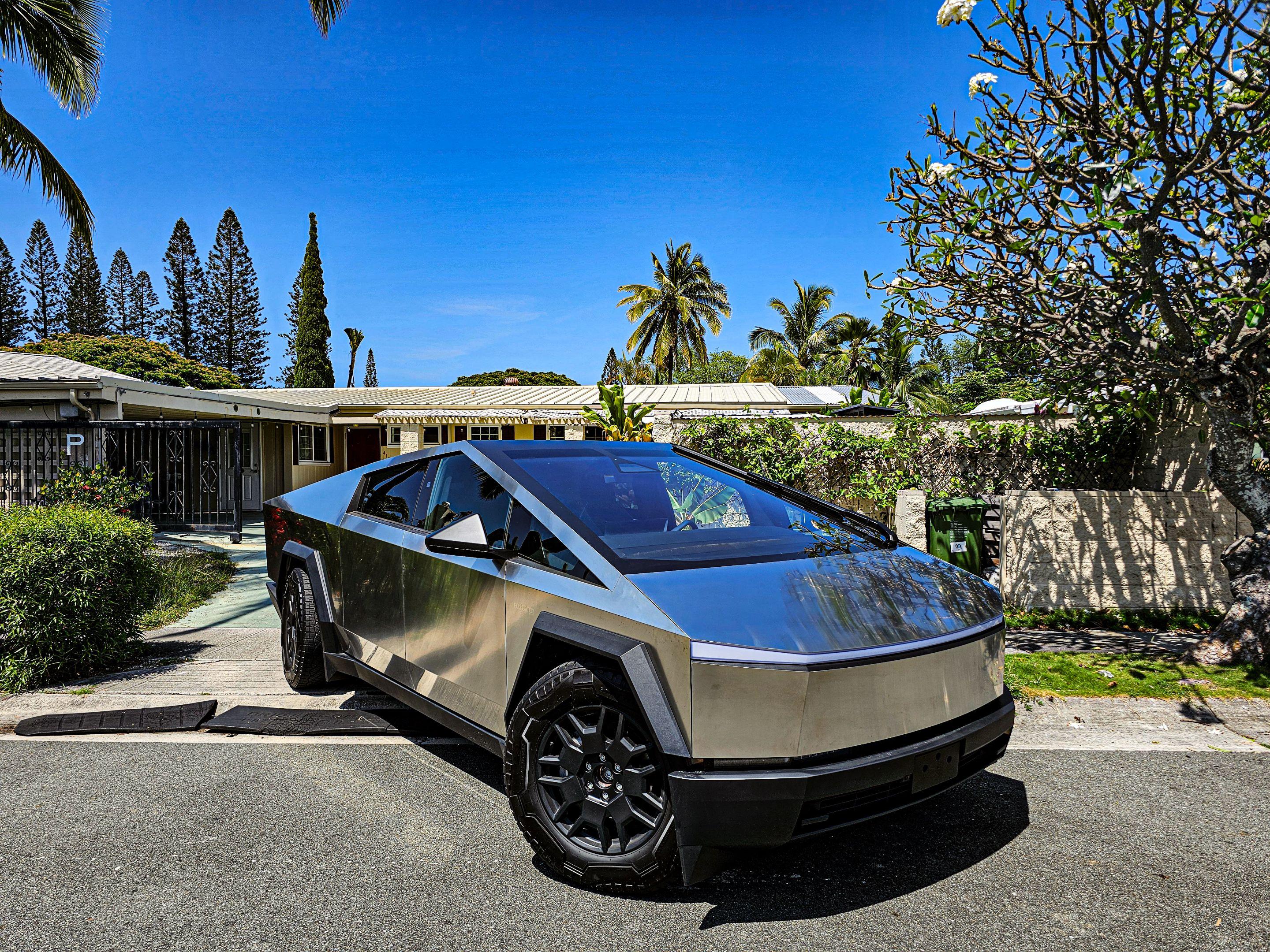 Tesla Cybertruck 2024 in Honolulu, HI