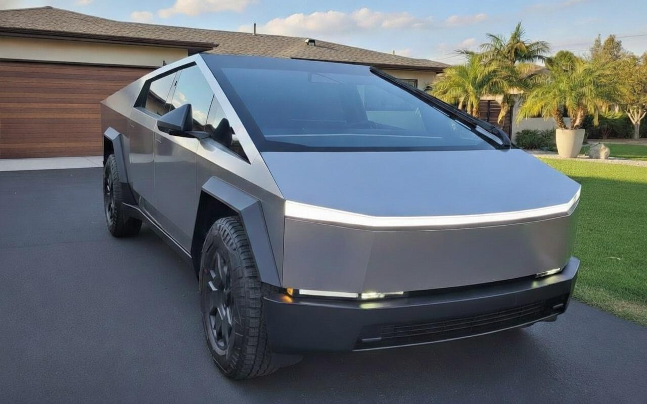 Tesla Cybertruck 2024 in Upland, CA