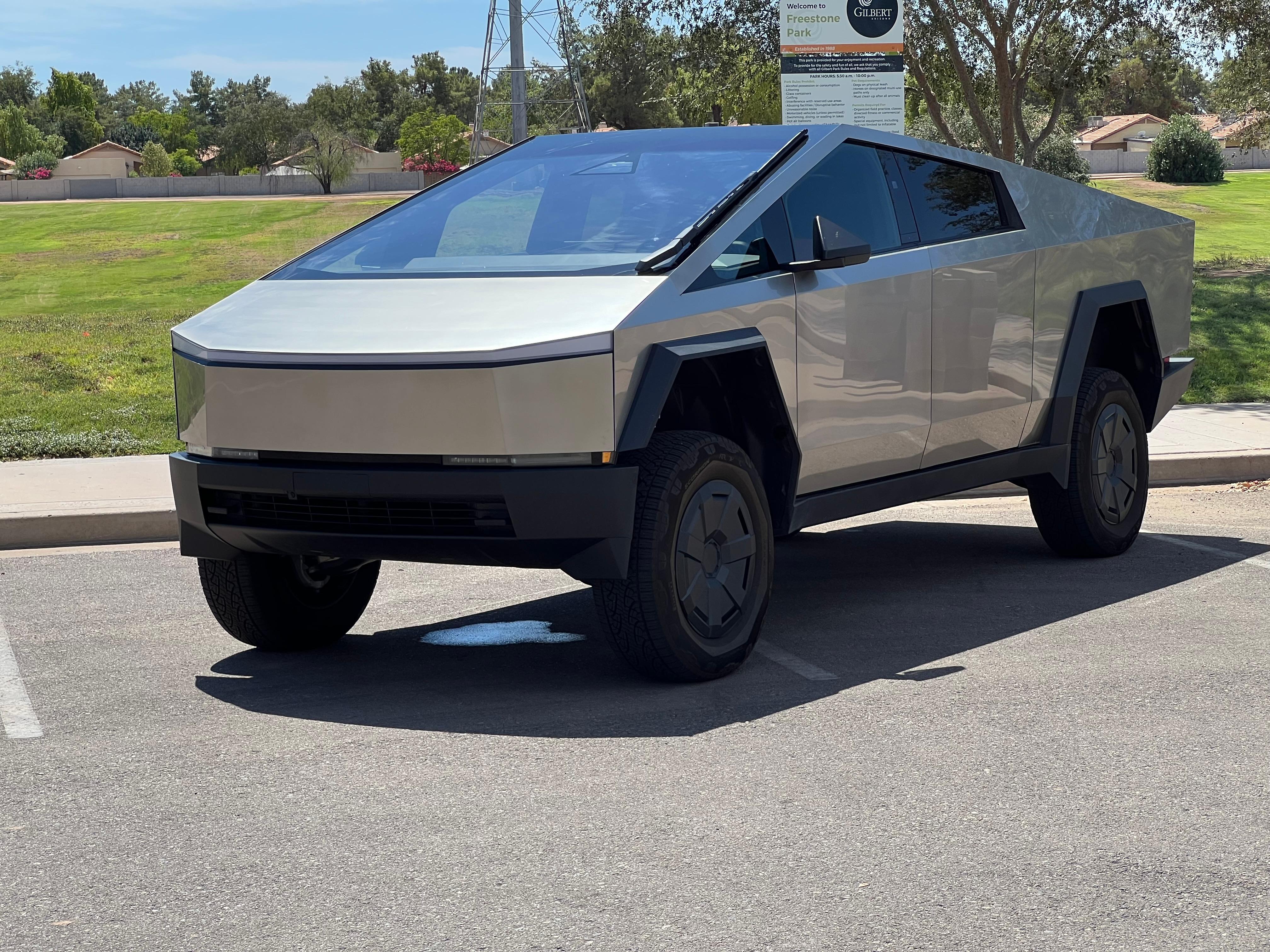 Tesla Cybertruck 2025 in Gilbert, AZ