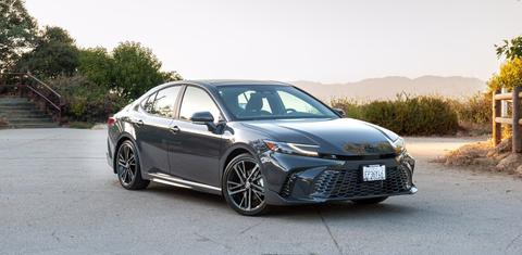 Toyota Camry Hybrid 2026