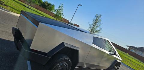 Tesla Cybertruck 2025