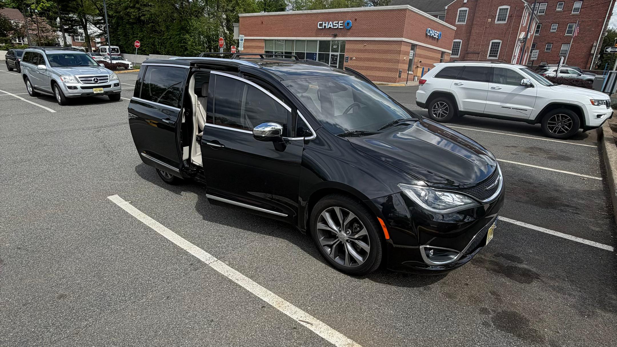 Chrysler Pacifica 2017 in Fort Lee, NJ
