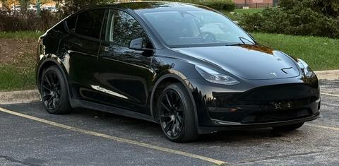 Tesla Model Y 2024