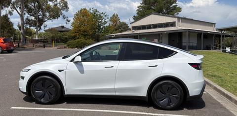 Tesla MODEL Y 2025