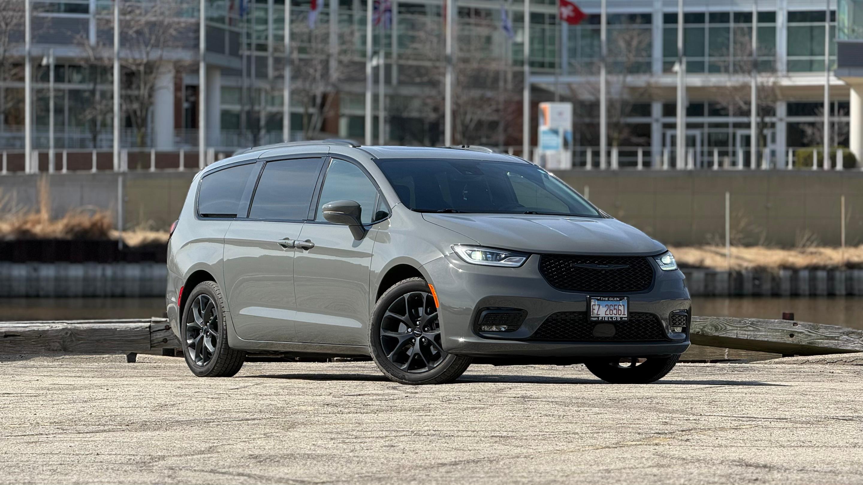 Chrysler Pacifica 2021 in Milwaukee, WI