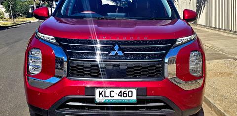 Mitsubishi OUTLANDER 2023