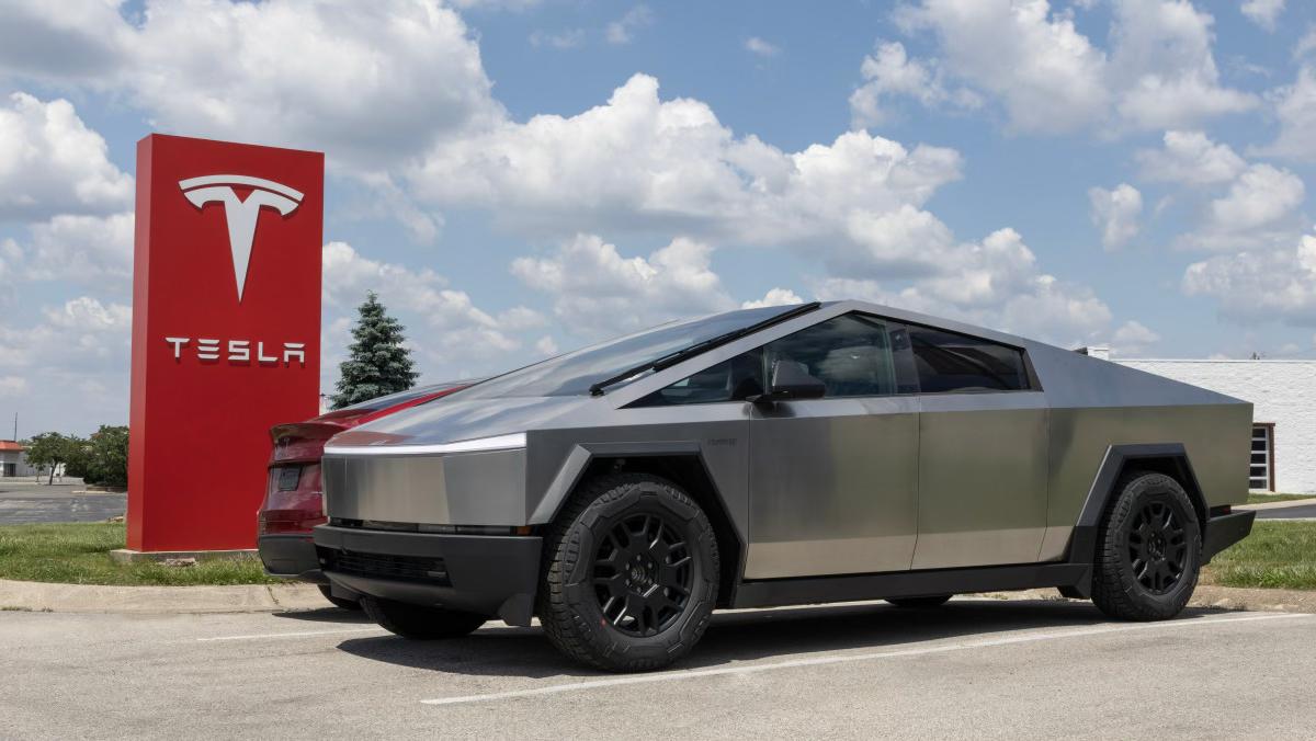 Tesla Cybertruck 2024 in Naples, FL