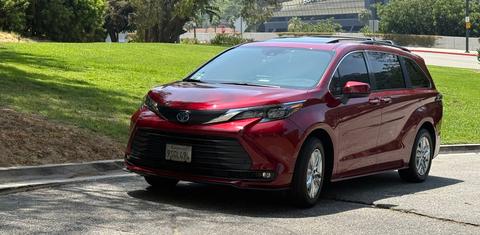 Toyota Sienna 2025