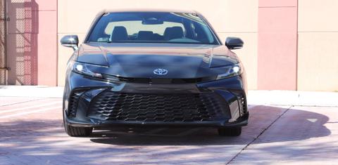 Toyota Camry Hybrid 2026