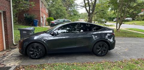 Tesla Model Y 2024