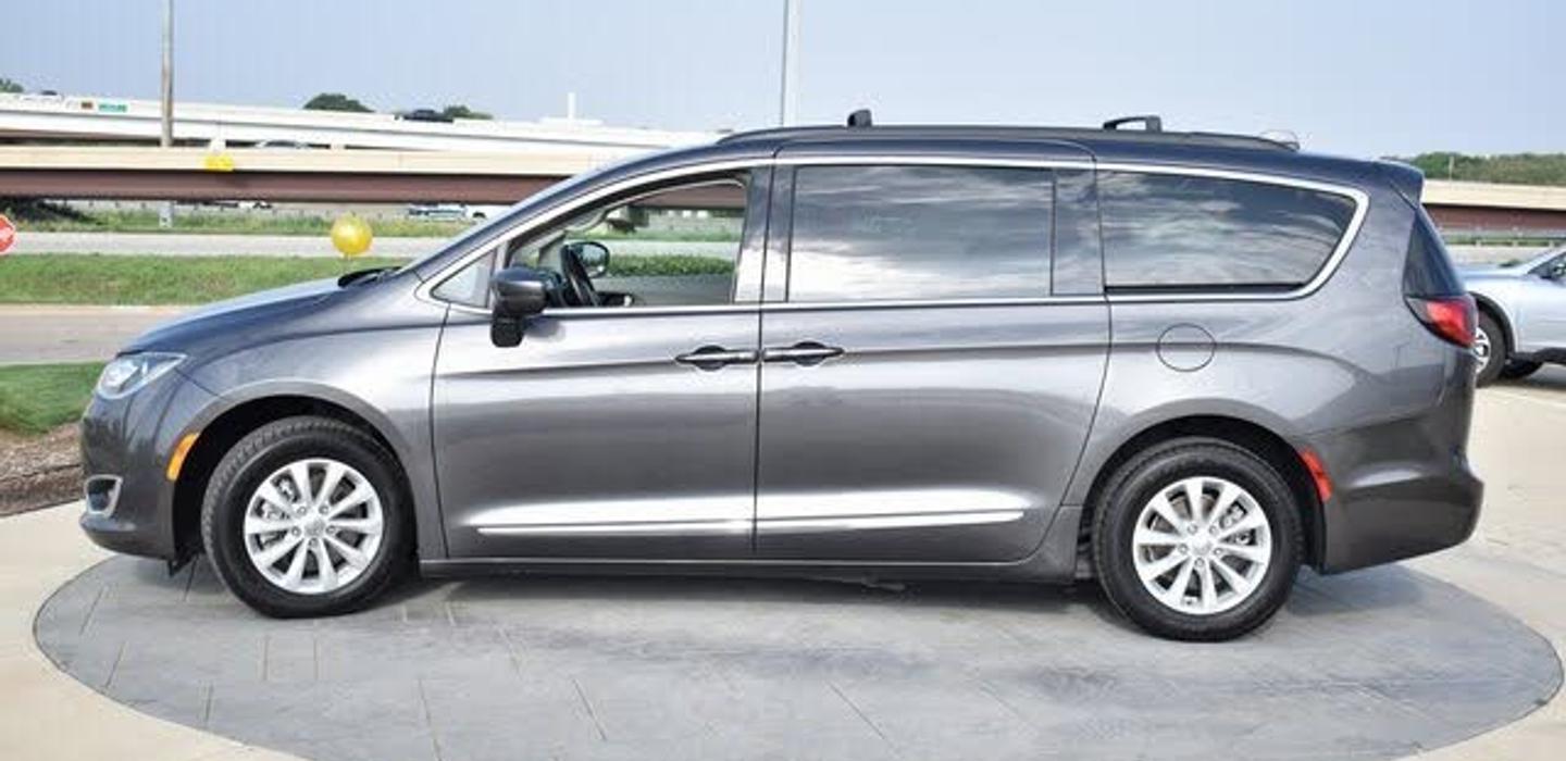 Chrysler Pacifica 2017 rental in Orlando, FL by Aura +. Turo