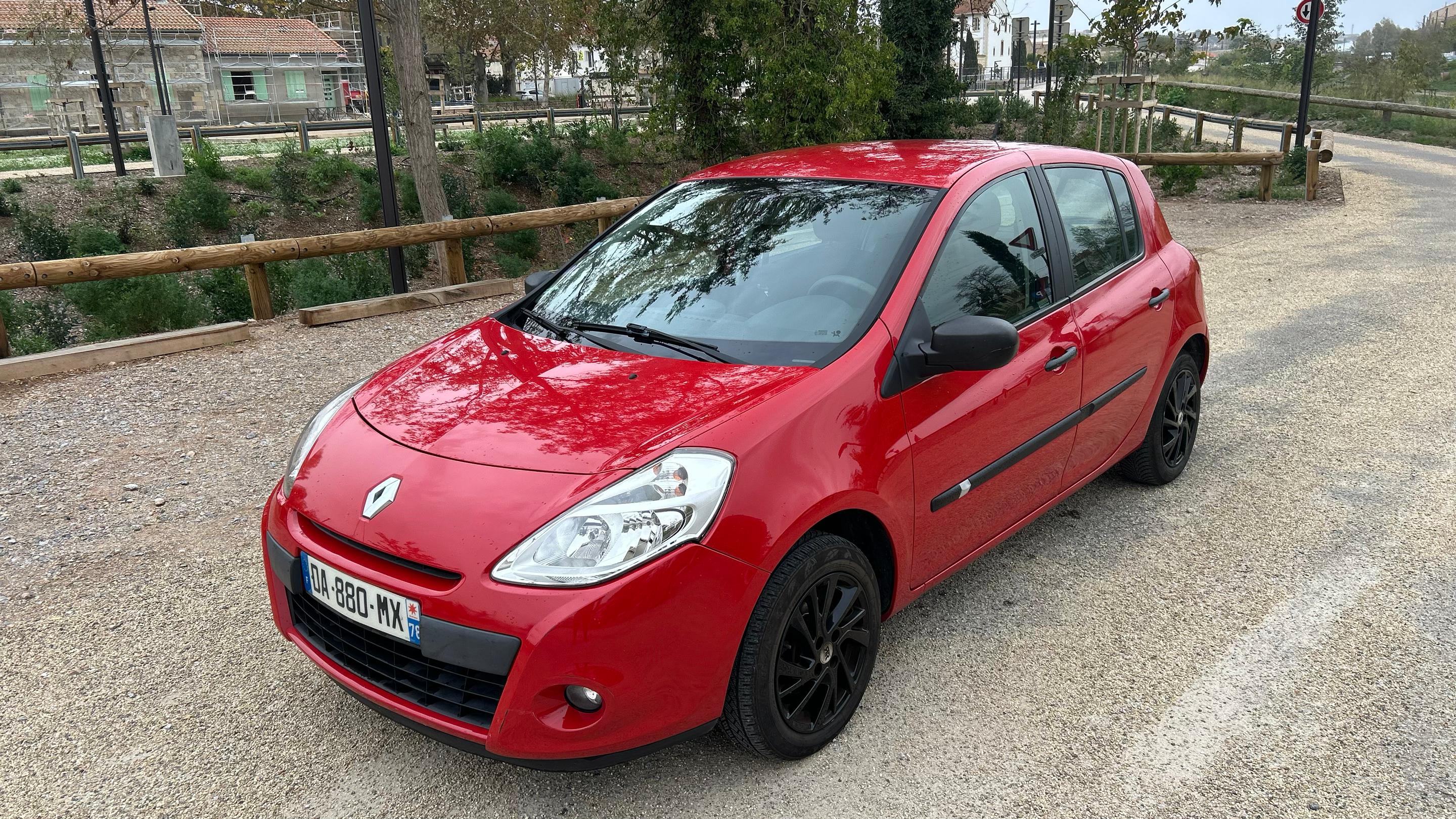 Renault CLIO III 2013 in Béziers