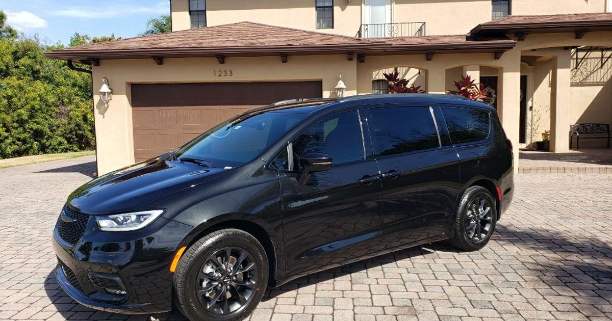Chrysler Pacifica 2021 rental in Orlando, FL by Phillip R. Turo