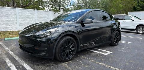 Tesla Model Y 2025