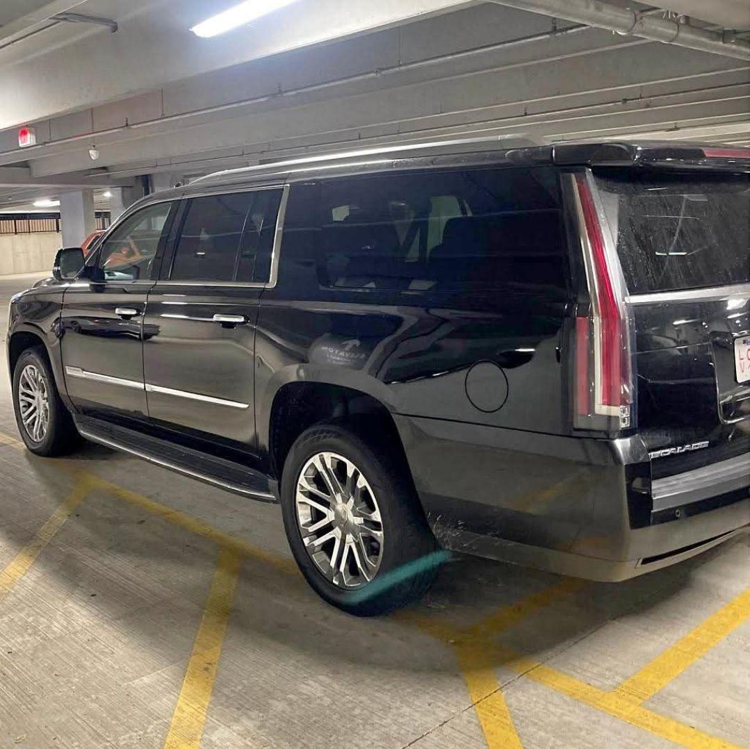 Cadillac Escalade ESV 2016 in 