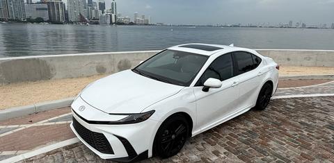 Toyota Camry Hybrid 2025