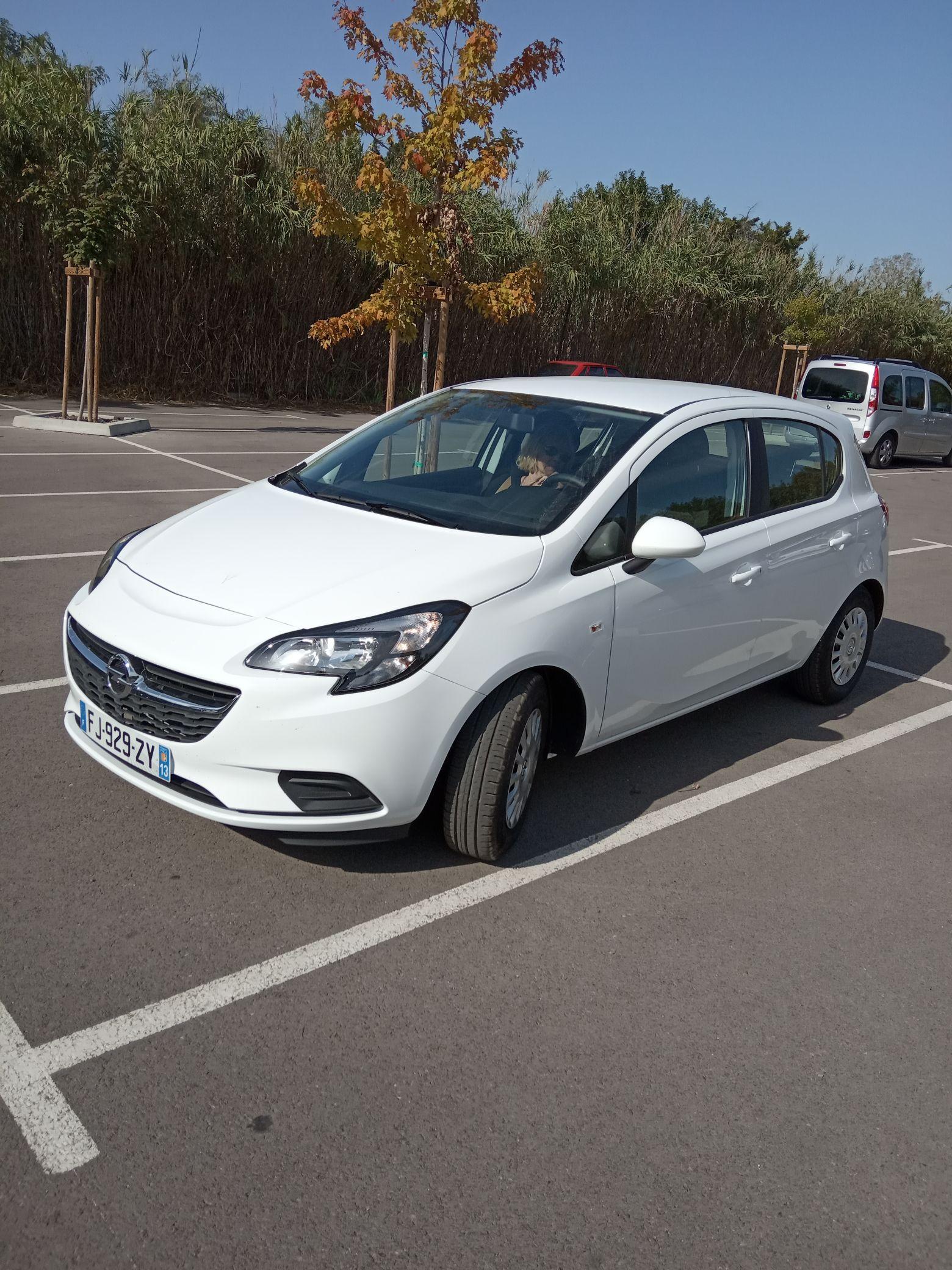 Opel CORSA 2019 à Arles